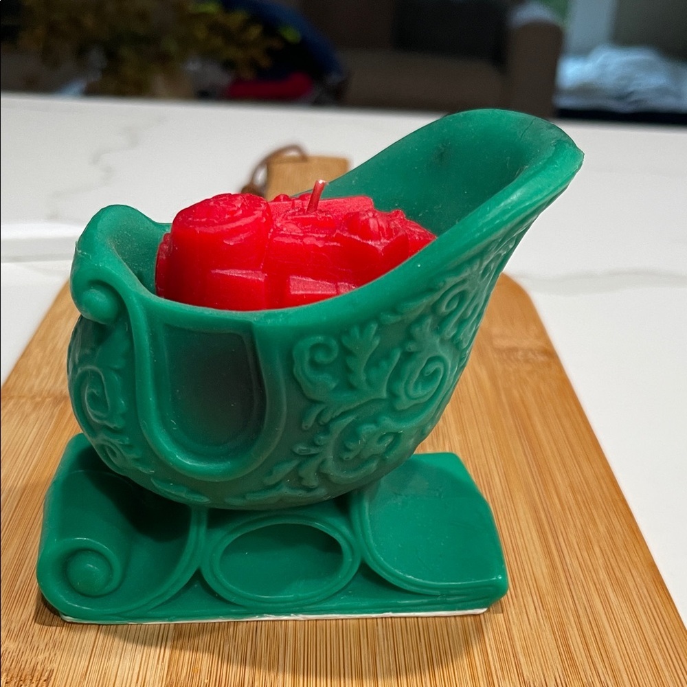 Vintage Avon Sleigh Light Candle Bayberry Fragrance Green Red